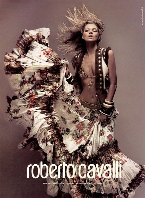 Kate Moss for Roberto Cavalli Spring 2005 Ad by Mert & Marcus Rock Dress, Mario Testino, Mode Boho, Kitenge, Vestidos Vintage, Just Cavalli, Cardi B, Kate Moss, Hippie Chic