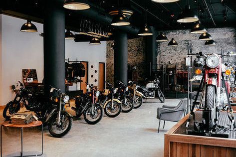 Motorcycle Showroom Interior, Motorcycle Showroom Design, Motorbike Workshop, Cafe Motorcycle, Bike Rental Shop, Bike Showroom, Royal Enfield Accessories, Royal Enfield Modified, Motorcycle Store