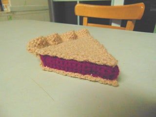 Crochet Pie Slice Free Pattern, Crochet Bakery, Crochet Pie, Hungry Caterpillar Food, Yarn Art Projects, Ice Cream Crafts, Bakery Goods, Crochet Apple, Crochet Cake