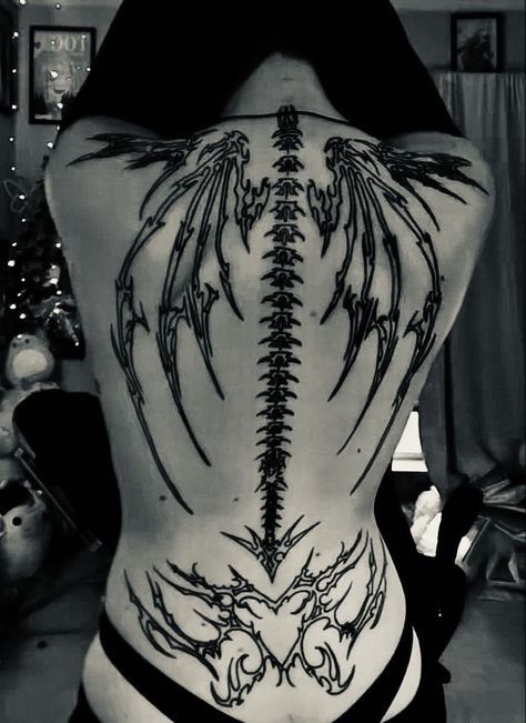 Apocalyptic Tattoo Ideas, Edgy Neck Tattoo, Cool Gothic Tattoos, Alternative Tattoos Women, Spine Tattoos Goth, Edgy Tattoos Women, Emo Back Tattoo, Gothic Hip Tattoo, Grunge Back Tattoo