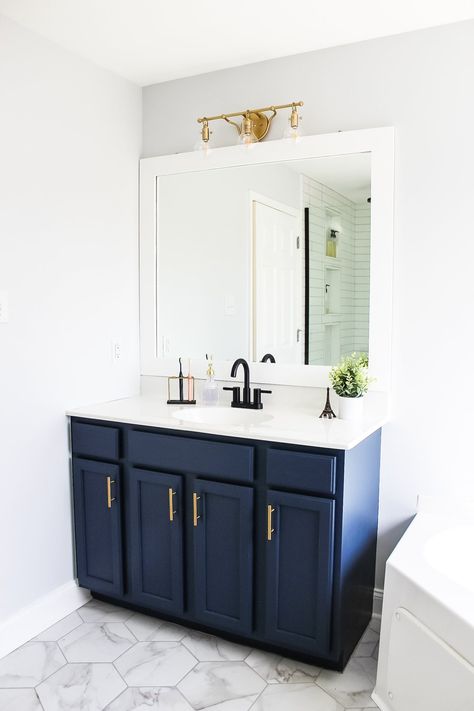 Bathrooms With Navy Cabinets, Midnight Blue Vanity Bathroom Ideas, Navy Blue And Black Bathroom, Dark Blue Vanity Bathroom Ideas, Navy Bathroom Vanity Ideas, Navy Blue Cabinets Bathroom, White And Navy Bathroom, Navy Bathroom Cabinets, Navy Vanity Bathroom Ideas