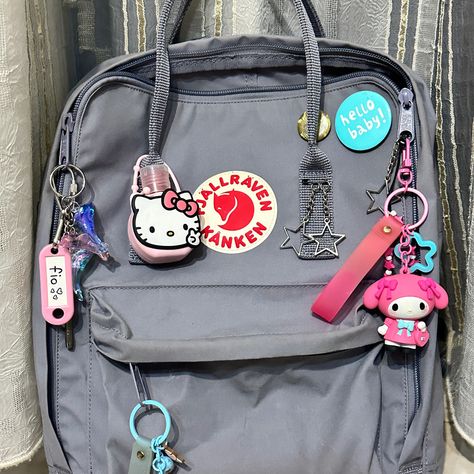 back to school, what’s in my kanken, kanken inspo, sanrio aesthetic What’s In My Kanken, Kanken Bag Aesthetic, Fjallraven Kanken Aesthetic, Aesthetic Kanken, Kanken Aesthetic, Converse Bag, Stationary Bag, Backpack Kawaii, Sanrio Aesthetic