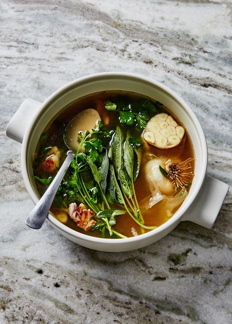 This garlic broth recipe has just three other ingredients, but garlic is the one that matters when you're feeling under the weather. Eat When Sick, Garlic Broth, Broth Recipes, God Mat, Think Food, Peppers Recipes, Soup And Salad, A Bowl, Soups And Stews