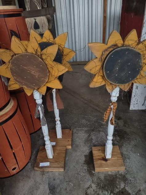 Sunflower Yard Decor, Fall Spindle Crafts, Outdoor Fall Decorations Diy Front Yards, Spring Wood Craft Ideas, Fall Scrap Wood Projects, Sunflower Wood Crafts, Wood Spindle Crafts, Wooden Fall Crafts, Summer Wood Crafts