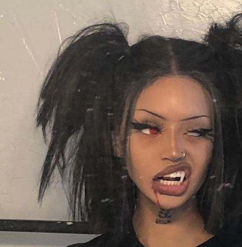 Vampire Hair, Afro Goth, Black Vampire, Vampire Makeup, Halloween Tattoo, Dope Makeup, Edgy Makeup, Cute Makeup Looks, Goth Makeup