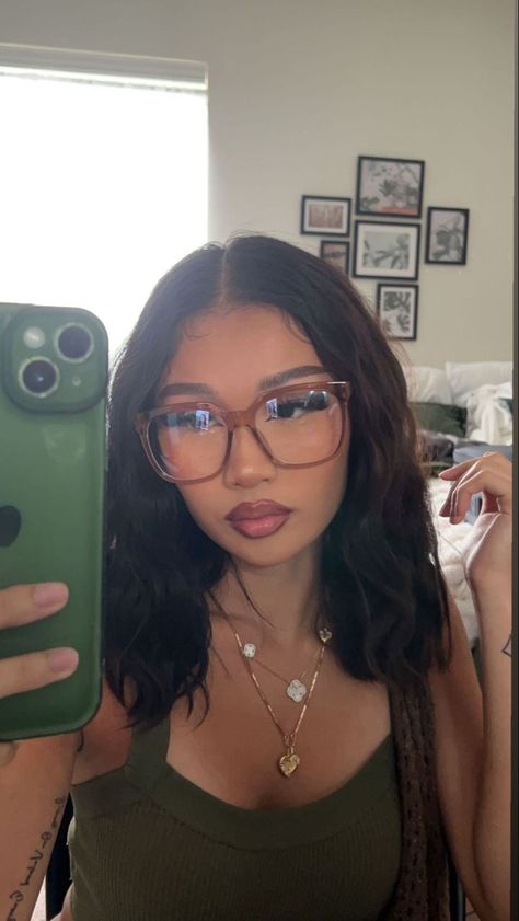 Latina Glasses, Latina With Glasses, Baddie Glasses, Goth Baddie, Makeup Inspiration