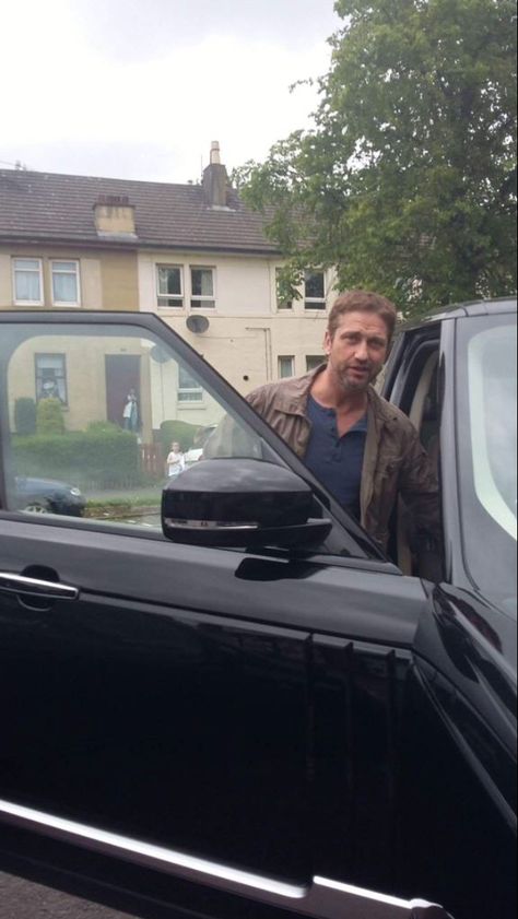 Gerry Butler on 13/6/15 back home in Paisley Renfrewshire Hot Scottish Men, Actor Gerard Butler, Scottish Man, Cant Live Without You, Scottish Actors, Gerard Butler, Inspiration Fashion, Favorite Actors, Photo To Video