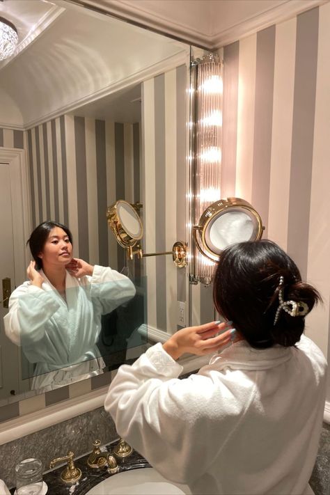 a girl adjusting her hair in a mirror selfie wearing a robe. her hair is tied up in a pearl hair claw clip St Regis New York, Decor Bathroom Ideas, Selfie Inspo, Photoshoot Pose, 5 Star Hotel, St Regis, Hair Claw Clip, Ritz Carlton, Pearl Hair