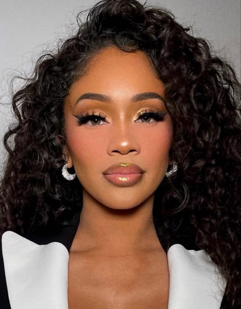 Graduation Photos Makeup, Hollywood Glam Makeup Black Women, Semi Glam Makeup, Doe Eye Makeup Black Women, Full Glam Birthday Makeup Looks, Pagent Makeup Ideas, Baddie Makeup Black Women, Make Up For Concert, Bride Makeup Black Women