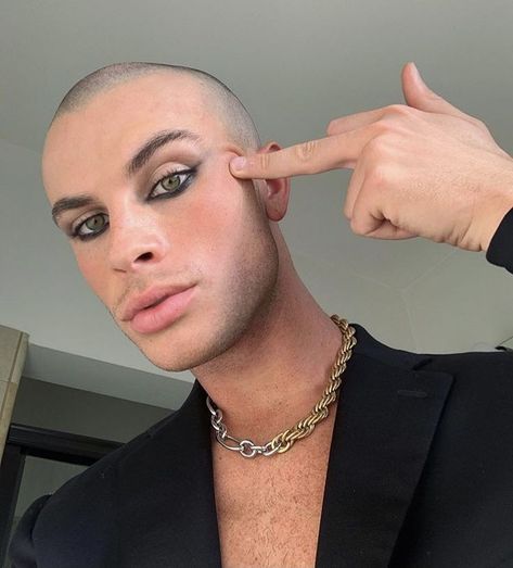 Smokey Eye Makeup Men, Masc Makeup, Mode Queer, Mens Makeup, Men Makeup, Drag Make-up, Punk Makeup, Paint Makeup, Pride Makeup