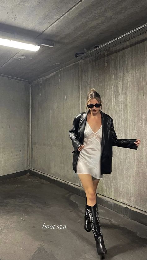 Leather Jacket Nye Outfit, Celebrity Clubbing Outfits, Kesha 2023, Casino Night Dress, Glam Aesthetic Outfit, Disco Party Outfit, Rock Star Outfit, Casino Outfit, Nye Outfits