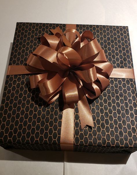 21st Birthday Outfits, Gift Wrapping Ideas, Birthday Outfits, Presents For Men, Wrapping Ideas, 21st Birthday, Birthday Outfit, Flower Gift, Gift Wrap