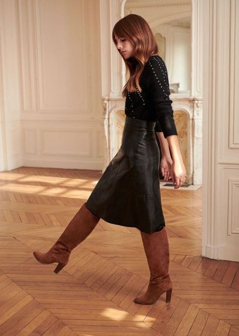 Black Leather Skirt Outfit, Boots Skirt, Rok Outfit, Skirt And Boots, Leather Skirt Outfit, Elegant Outfits, Skirts With Boots, Black Leather Skirts, Looks Black