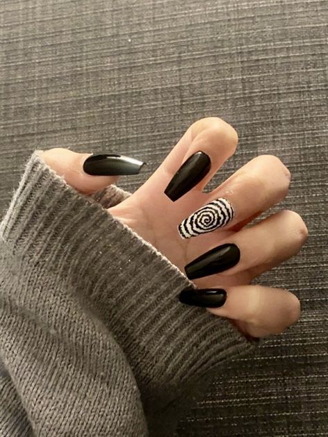 Halloween Grunge Nails, Nail Inspired Black, Nail Dark Designs, Simple Goth Nail Designs, Junji Ito Inspired Nails, Black Nails Grunge, Junji Ito Nail Art, Edgy Halloween Nails, Dark Nails Acrylic