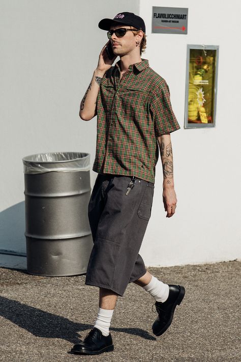 Fashion Model Street Style, Summer Wear Men Street Styles, Museum Men Outfit, Summer Inspo Men, Button Up Fits Men, 2000s Summer Fashion Men, 2024 Men Fashion, Street Wear Men Summer, Fashion Inspo Outfits Street Style