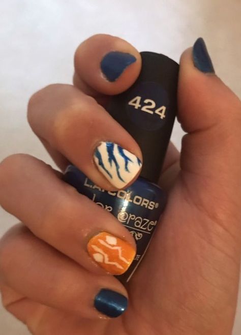 Ahsoka Tano Orange Navy Blue White Ashoka Makeup, Ashoka Nails, Ashoka Tano Nails, Ahsoka Nail Art, Asoka Tano Nails, Ahsoka Nails, Ahsoka Tano Makeup Tutorial, Star Wars Inspired Outfits, Star Wars Nails