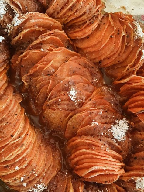 These Crispy Caramelized Sweet Potatoes use a mandoline. By thinly slicing the potatoes and standing them upright, the edges become crispy. There is also a brown sugar-ginger glaze which makes them caramelized in the oven. Sliced Sweet Potatoes, Icelandic Christmas, Sweet Potato Stacks, Ginger Glaze, Glazed Sweet Potatoes, Baked Sweet Potato, Sweet Potato Pie, Honey Recipes, Food Options