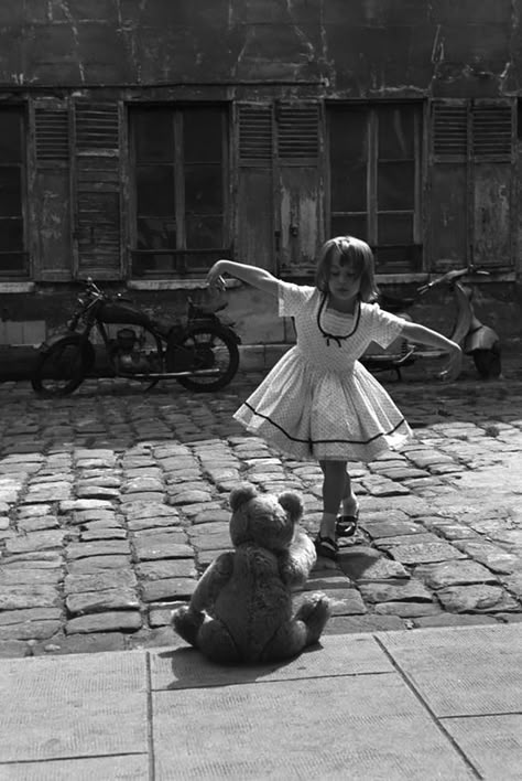 Robert Doisneau, Lindy Hop, Swing Dancing, People Dancing, Foto Art, Dance Photos, Photo Vintage, Dance Photography, Vintage Photography