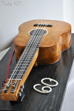 Guitar - Cake by CakesVIZ Guitar Birthday Cakes, Bolo Musical, Acoustic Guitar Cake, Music Themed Cakes, Piano Cakes, Music Cakes, Guitar Cake, Best Sugar Cookie Recipe, Elegant Birthday Cakes