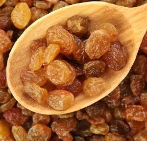 Many readers report that eating nine gin-soaked golden raisins daily can alleviate joint pain if used for at least a month or two. Gin Soaked Raisins, Beet Soup, Fit Pics, To Pee, Beet Juice, Golden Raisins, Alternative Health, Get Up, Raisin