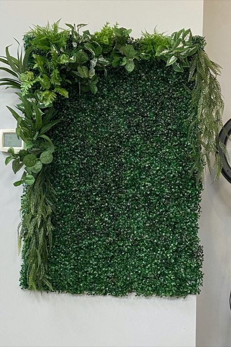 So happy with how this plant wall/back drop turned out! 😍 Grass panels from amazon and faux plants are from the dollar store! Backyard Screen, Fence Backyard, Outdoor Wedding Decor, Artificial Grass Wall, Grass Backdrops, Artificial Green Wall, Screen Outdoor, Backdrop Wall, Grass Wall