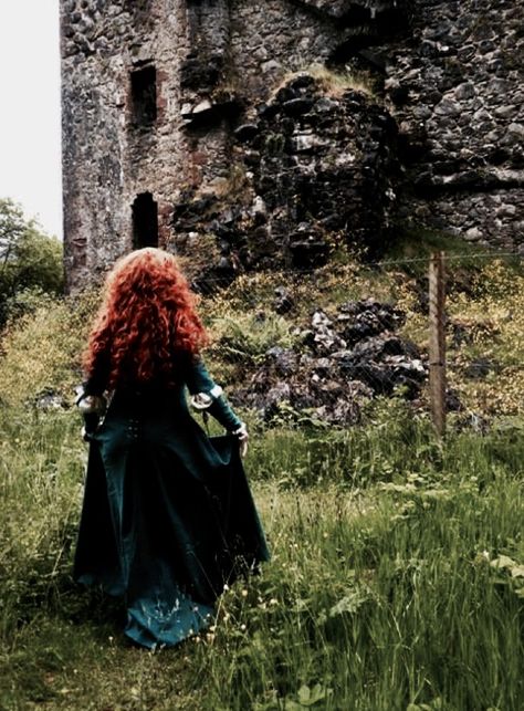 Merida Costume, Merida Cosplay, Princess Merida, Old Castle, Disney Brave, Merida Brave, Disney Pixar Movies, Princesa Disney, Modern Disney