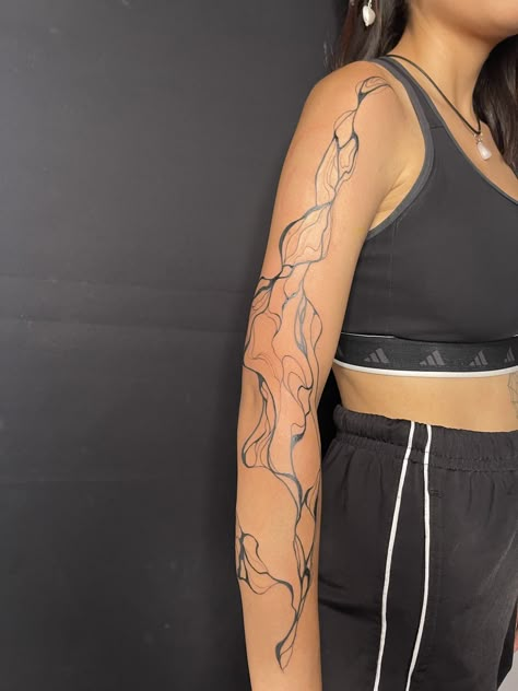 Spilled Ink Tattoo, Ink Spill Tattoo, Oil Spill Tattoo, Line Tattoo Arm, Mehndi Tattoos, Swirl Tattoo, Abstract Tattoo Ideas, Abstract Tattoos, Tattoos Inspo