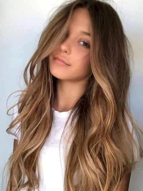 15 tonos de rubio que son ideales para pieles morenas 5 Burgundy Blonde Hair, Balayage Hair Styles, Red Balayage Hair, Blue Ombre Hair, Blond Balayage, Hair Color Light Brown, Longer Hair, Long Brown Hair, Brown Blonde Hair