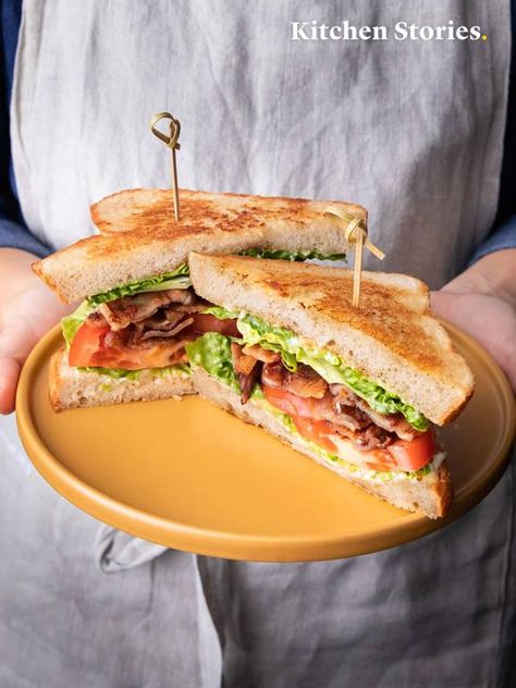 5-ingredient classic BLT (Bacon, lettuce, and tomato sandwich) Tomato Sandwich Recipes, Classic Blt Sandwich, Brie Sandwich, Bacon Blt, Easter Food Appetizers, Sandwich Container, Bacon Sandwich, Blt Sandwich, Tomato Sandwich