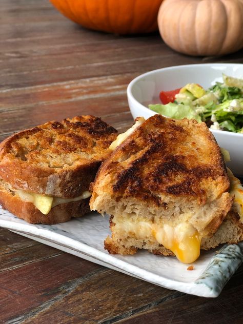 This pumpkin bread grilled cheese sandwiches are an easy lunch or dinner recipe! Make this homemade pumpkin bread for grilled cheese sandwiches using honey, instant yeast, bread flour, pumpkin puree, cornmeal, mayonnaise, dijon mustard, and cheese. You will love baking this bread and cooking these grilled cheese sandwiches for a delicious fall dinner! Pumpkin Bread Sandwich, Sandwich Image, Grilled Pumpkin, Pumpkin Sandwich, Cold Weather Comfort Food, Making Grilled Cheese, Grill Cheese Sandwich Recipes, Bread Sandwich, Sandwich Bread Recipes