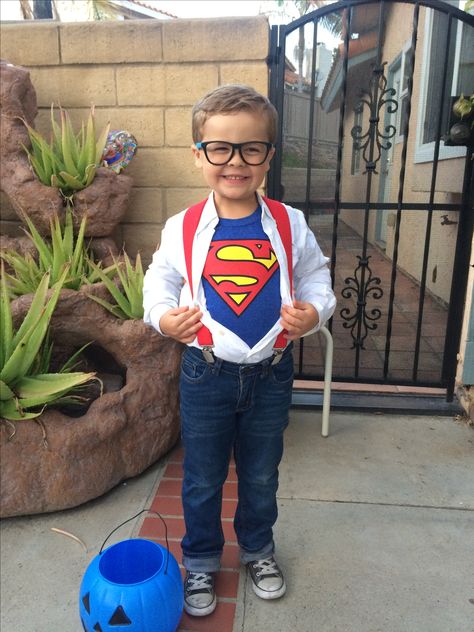 Superman Costume For Kids, Clark Kent Halloween Costume, Boys Superman Costume, Jojo Halloween, Superman Kids Costume, Clark Kent Costume, Diy Costumes For Boys, Costume Carnevale, Superman Outfit