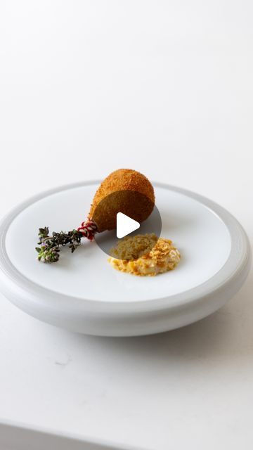 Jules Wiringa on Instagram: "Brazilian Coxinha’s my way! 🇧🇷 A delicious traditional chicken bite with a little fine dining twist 🔥 Written recipe in the comments ⬇️ Let me know in the comments what I should make next #julescooking #recipe" Chicken Fine Dining Plating, Chicken Plating Ideas, Brazilian Coxinha, Chicken Fine Dining, High End Appetizers, Chicken Canapes, Fine Dining Starters, Fine Dining Appetizers, Fine Dining Food