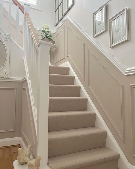 Stairs And Hallway Ideas, House Renovation Design, Stair Paneling, Aesthetic Interior Design, House Staircase, Narrow Hallway Decorating, Hallway Inspiration, Home Hall Design, Hallway Designs