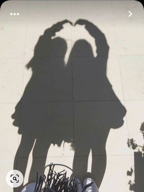 Friends Shadow Pictures, Friends Shadow, Bff Photography, Girl Shadow, Best Friend Pictures Tumblr, Korean Best Friends, Silhouette Photography, Baby Blue Aesthetic, Random Picture