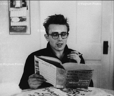 beatnik style | tickle me vintage Dennis Stock, Glasses Ideas, Man Reading, Most Stylish Men, Jimmy Dean, Best Dressed Man, Poetry Reading, James Dean, Reading A Book