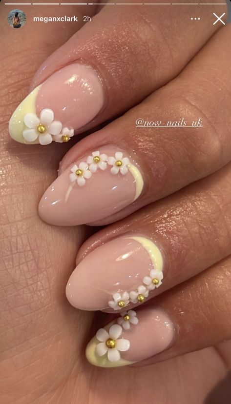 Nail Designs With Flower Charms, Gem Stone Nail Designs, Soft Gel Nails Design With Stones, Beaded Nails Designs, Flower Charms On Nails, Almond Nails With Flower Design, Nails With Flower Charms, Bling Almond Nails, Flower Charm Nails