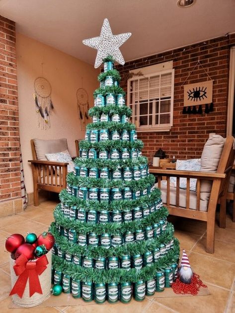 Beer Christmas Tree, Alternative Christmas Tree Ideas, Creative Christmas Tree Ideas, Alternative Christmas Trees, Spiral Christmas Tree, Trailer House, Beer Christmas, Photo Christmas Tree, Tree Projects