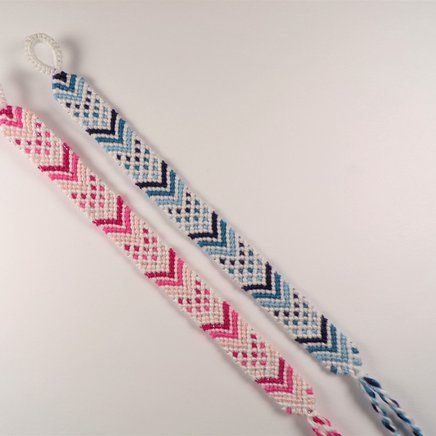 Fishbone Friendship Bracelet, Friendship Bracelets Butterfly, Basic Friendship Bracelet Pattern, Pink Friendship Bracelet Pattern, How To Read Bracelet Patterns, Normal Friendship Bracelet Patterns, Bracelet Bresilien Pattern, Bracelet Book Patterns, Brazilian Bracelet