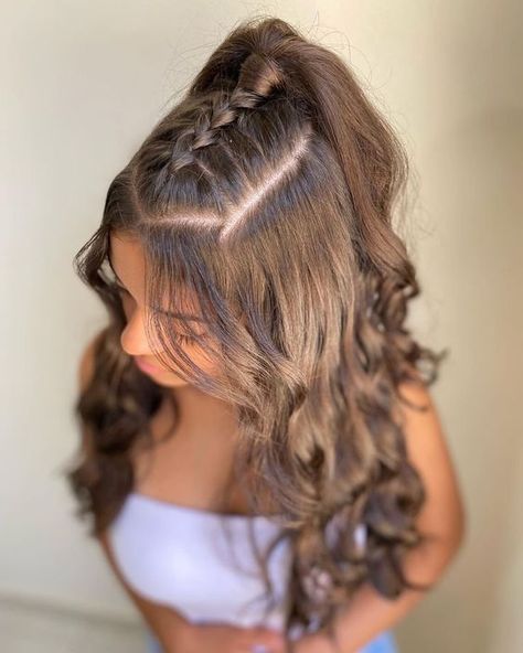 Hair Ideas For Hoco Down, Curly Hairstyles For Ball, Hawaii Hair Styles, Cute Birthday Hairstyle, Curling Hair Hairstyles, Hair Styles For Birthday Girl, Birthday Girl Hairstyles, Birthday Hairstyles Short Hair, Hairstyles For 13th Birthday