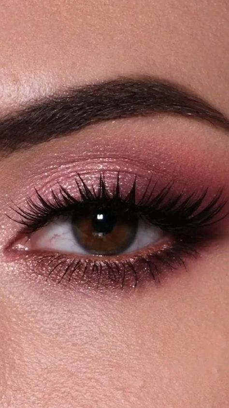 Maroon Makeup, Burgundy Makeup Look, Maroon Eye Makeup, Burgundy Eye Makeup, Gold Eye Makeup Tutorial, Burgundy Makeup, Rose Gold Eye Makeup, Eye Makeup Images, Soft Eye Makeup