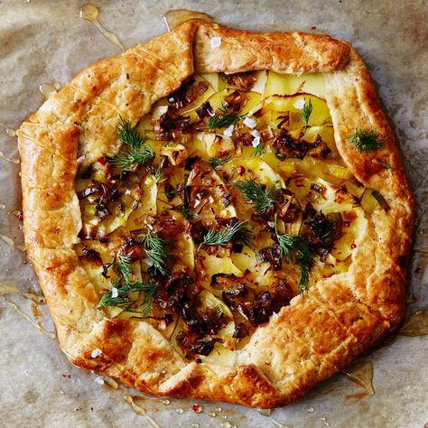 Potato Galette, Leek And Potato, Pudding Chia, Leek Recipes, Creamed Leeks, Galette Recipe, Savory Tart, Savory Pie, Crust Recipe