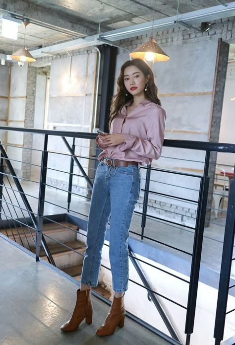 #korean #fashion #koreanfashion #blouse #tops #shirts #jeans #belt #casual #casual style #boots denim #summerfashion Korean Fashion Ideas, Park Sora, 2017 Fashion Trends, Aesthetic People, Korean Fashion Trends, Ulzzang Fashion, Trendy Clothes, Pinterest Fashion, Korea Fashion