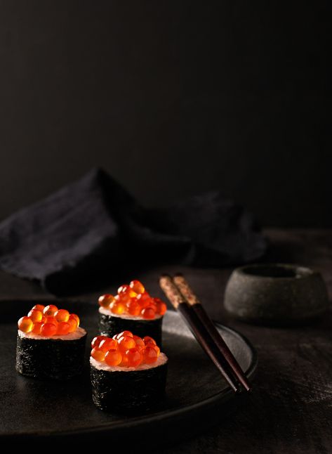 Sushi Food Photography Styling, Sushi Food Photography, Sushi Photo, Black Sushi, Japanese Food Photography, Asian Food Photography, Sushi Aesthetic, Foodie Lover, Japanese Food Traditional