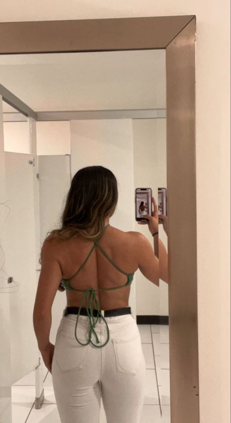 Backless top, clubbing outfit, white pants outfit, green top, backless outfit Backless Outfit, Clubbing Outfit, White Pants Outfit, Outfit White, Backless Top, Green Top, Green Tops, White Pants, Pants Outfit