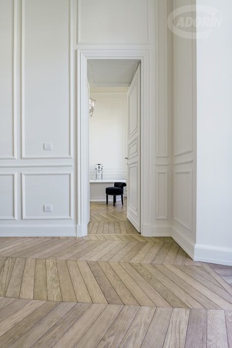 Art Deco Oak laid in 60° chevron - parquet flooring - CADORIN Parisian Style Living Room, Chevron Parquet, Art Deco Floor, Porte In Ferro, Oak Parquet Flooring, Parisian Architecture, Parisian Interior, Chevron Art, Style Guide Design