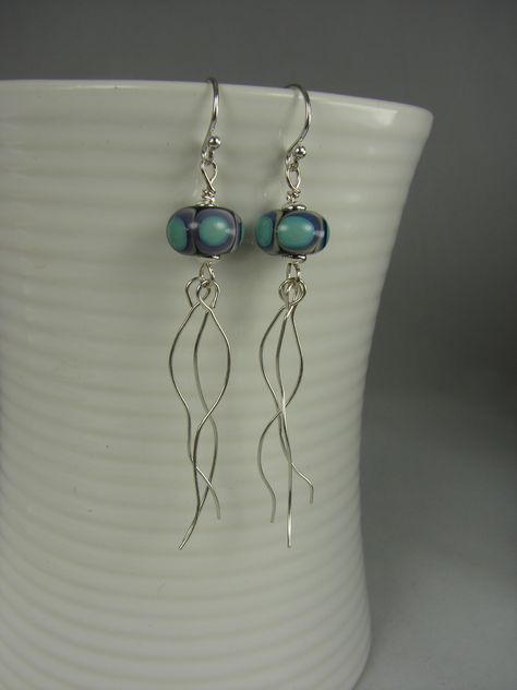 Jewelry Diy Ideas Handmade, Jellyfish Jewelry Diy, Diy Silver Earrings, Jelly Fish Earrings, Jellyfish Earrings Diy, Wire Jellyfish, Wire Bead Earrings, Beaded Jellyfish, Jellyfish Jewelry