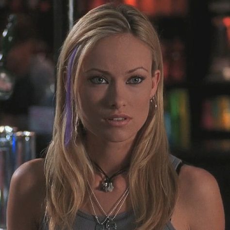 the oc • alex kelly • olivia wilde Alex Kelly The Oc, Olivia Wilde 2000s, Alex The Oc, Olivia Wilde The Oc, Olivia Wilde Hair, 2000s Girls, Oc California, Marissa Cooper, Purple Streaks