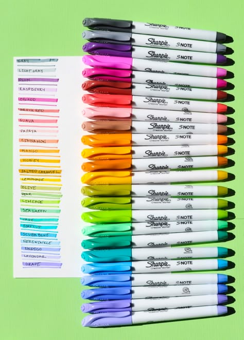 Stationary For School, Crayola Crayon Colors, Sharpie Colors, Notes Creative, Pretty School Supplies, Sharpie Permanent Markers, Stationery Obsession, Bullet Journal Banner, Cute School Stationary