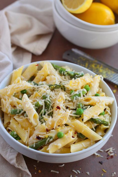 Spaghetti Asparagus Recipes, Creamy Lemon Asparagus Pasta, Lemon Asparagus Chicken Pasta, Best Pasta Recipe, Asparagus Pasta Recipes, Lemon Asparagus Pasta, Asparagus Chicken, Italian Baked Chicken, Food Bites