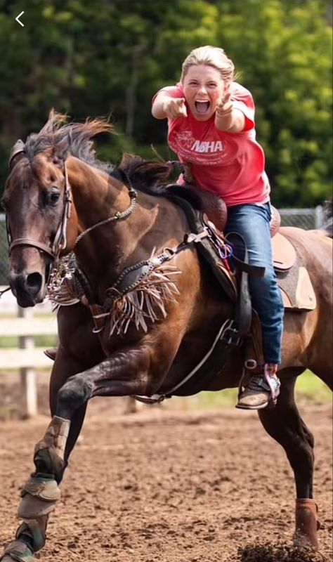 Horse Wedding Ideas, Barrel Racing Aesthetic, Wedding Ideas Western, Barrel Racing Photography, Barrel Racing Photos, Dear Rodeo, Horses Pics, Cute Photoshoot Ideas, Horse Picture Ideas